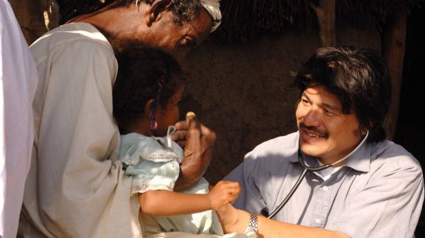 Naoyuki Kawahara treats a young girl in Sudan. Naoyuki Kawahara: Helping Sudan heal with medicine and more