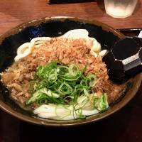 Kagawa Ippuku’s niku udon: A clear, savory broth topped with beef and a generous mound of katsuobushi flakes compliments the perfectly chewy Sanuki udon. Kagawa Ippuku: <I>Udon</I> to rival Shikoku's very best