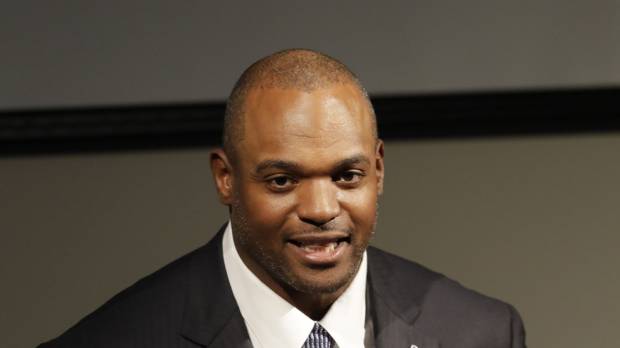 Veteran defensive end Dwight Freeney announces his retirement after 16 season in the NFL at a news conference at the Indianapolis Colts’ practice facility on Monday. Dwight Freeney spins into retirement after 16 seasons