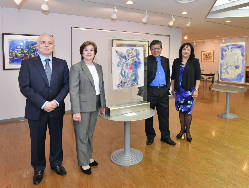 Miguel Betancourt (second from right), a visual artist from Ecuador, poses with (from left) Ecuadorean Ambassador Jaime Barberis and his wife, Maria, and Jacqueline Betancourt during the opening ceremony of an exhibition to mark the 100th anniversary of diplomatic relations between Ecuador and Japan at the Takanawa Civic Center Gallery on April 12.