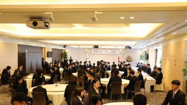 Welcoming Ceremony for New Employees TSUNEISHI Group Holds FY 2018 Welcoming Ceremony<br />
– Welcomes 85 New Employees as we Look to New Challenges –<br />
<br />