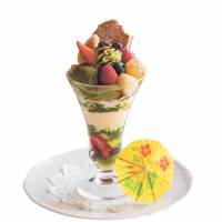 Shiseido's 'Higashi wo Dori Parfait' is a cornucopia of fruit and flavor