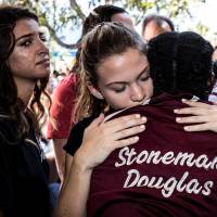 Students attend a memorial service at Marjory Stoneman Douglas High School in Parkland, Florida, on Feb. 15, a day after a mass shooting on campus that left 17 dead. Readers' views: katakana name frustration, U.S. gun violence and Europe as a Japan study-abroad option