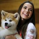 horizonasia_Yuzuru Hanyu to become first figure skater to receive People’s Honor Award Olympic figure skating champion Aliva Zagitova holds an Akita puppy named Masaru in Moscow on Saturday. horizonasia