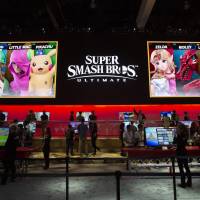 Attendees play Nintendo Co.’s Super Smash Bros. Ultimate at the company’s booth during the E3 Electronic Entertainment Expo in Los Angeles on Tuesday. Cloud play on the horizon in changing video game world as companies tout new technologies at E3 expo
