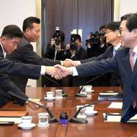 South Korea’s chief delegate Jeon Choong-ryul (right) shakes hands with his North Korean counterpart Won Kil U (left) during their talks on athletics on Monday at the south side of the truce village of Panmunjom in the Demilitarized zone dividing the two Koreas. North and South Korea to form joint teams at Asian Games, march together in opening and closing ceremonies
