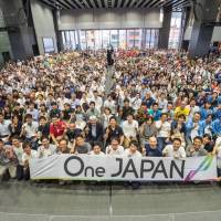 Around 800 people gather to celebrate the anniversary of young businesspeoples’ community One Japan, in Tokyo in September, led by co-founder Makoto Hamamatsu (front, center). Panasonic employee drives innovation by connecting young, enterprising new entrants to Japan's workforce