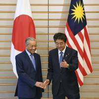 Malaysian Prime Minister Mahathir Mohamad greets Prime Minister Shinzo Abe prior to their talks at Abe’s official residence in Tokyo on Tuesday. Abe and Mahathir agree to cooperate in addressing North Korea issues