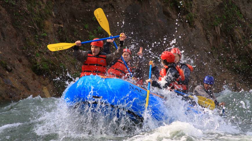 Visitors can enjoy scenic nature while rafting down the Shiribetsu River, one of Japan's clearest rivers. | NISEKO PROMOTION BOARD