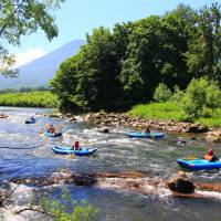 Visitors can enjoy scenic nature while riding on a ducky, a small raft designed for one or two people. | NISEKO PROMOTION BOARD