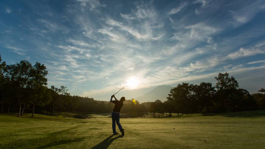 The Niseko Village Golf Course is one of many golf courses in the area that offers an opportunity for everyone to take part in the sport. | NISEKO PROMOTION BOARD
