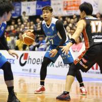 Point guard Narito Namizato, seen in action last season for the Shiga Lakestars, is returning to the Ryukyu Golden Kings. Point guard Narito Namizato rejoins Golden Kings