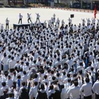 Members of Toyota Motor Corp.’s labor union gather and call for a wage hike in March in the city of Toyota, Nagoya Prefecture. Major Japan firms dish out 2.53 percent wage hike on average during spring labor talks