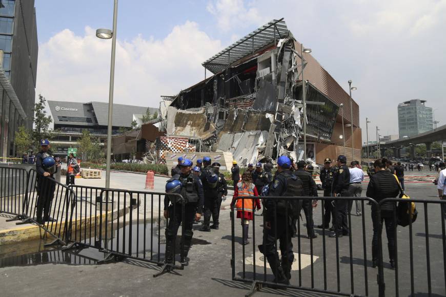 Αποτέλεσμα εικόνας για MEXICO City Mall Building Collapses, "Jul 13, 2018"