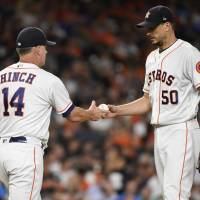 Astros extend manager AJ Hinch's contract through 2022