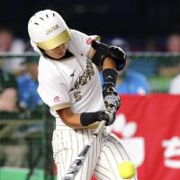Japan’s Yu Yamamoto belts a two-run homer in the first inning against the United States in a Women’s Softball World Championship match on Saturday night at Zozo Marine Stadium. The United States won 4-3 in eight innings. U.S. triumphs over Japan in extra innings to reach final at softball worlds