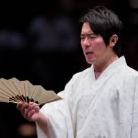 Yobidashi Keisuke calls out a wrestler’s name in the ring in this May 2018 file photo. Unsung yobidashi keep sumo running smoothly