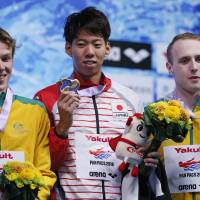 Men’s 200-meter breaststroke gold medalist Ippei Watanabe (center) poses with silver medalist Zac Stubblety-Cook (left) and Matthew Wilson at the Pan Pacific Swimming Championships on Sunday in Tokyo. Ippei Watanabe makes statement with gold at Pan Pacs