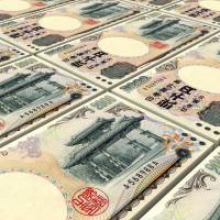 The ¥2,000 bills in circulation account for a mere 0.7 percent of all bank notes used in Japan. Tourists targeted to shore up popularity of dwindling ¥2,000 bill