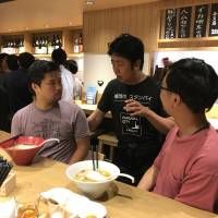 Fukuoka Mayor Soichiro Takashima (second from right) talks to participants at a ramen shop and bar in Tokyo’s Minato Ward during an event organized by the city of Fukuoka on Aug. 21 to encourage engineers to move to the city. 'Engineer-friendly' Fukuoka pitches merits in campaign to become tech hub