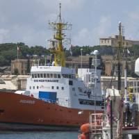 The Aquarius rescue ship enters the harbor of Senglea, Malta, Aug. 15. Spain’s maritime rescue service said Sunday that it rescued more than 400 people from 15 small boats, most of them off the country’s southern coast, while humanitarian groups lamented that the sole private rescue boat operating near the deadly central Mediterranean human trafficking route risked being put out of action by Italy’s anti-migrant leaders. Panama revokes registration of last migrant rescue ship in central Mediterranean