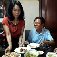 Cambodian opposition leader Kem Sokha eats with his wife, Te Chanmono, and mother, Sao Nget, on Sept. 11 while confined by the government at his residence in Phnom Penh. Cambodian leader Hun Sen denies international pressure led to release of opposition leader Kem Sokha