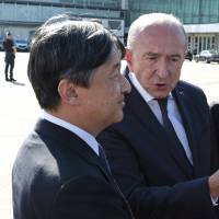 Crown Prince Naruhito is welcomed by French Interior Minister Gerard Collomb at Lyon’s airport on Friday. Crown Prince Naruhito arrives in Lyon to mark 160th anniversary of Japan-France diplomatic ties