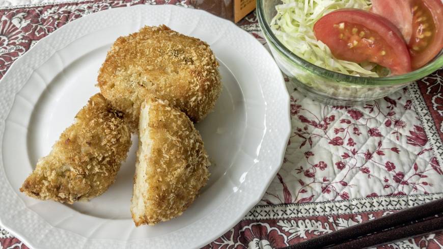 Golden and delicious: Deep-fried potato korokke served with a side salad of cabbage and tomatoes. Potato <I>korokke</I>: Deep-fried, delicious and easy to make