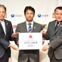 Japan Esports Union chairman Hideki Okamura (left), Ibaraki Prefecture Gov. Kazuhiko Oikawa (center) and Japan Football Association chairman Kozo Tashima pose for photos at a news conference promoting the Inter Prefectural eSports Championship on Tuesday. JFA to co-host inaugural esports tournament at 2019 National Sports Festival
