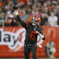 Browns quarterback Baker Mayfield throws a pass in the first half against the Jets on Thursday in Cleveland. Baker Mayfield outduels Sam Darnold as Browns nab first win since 2016