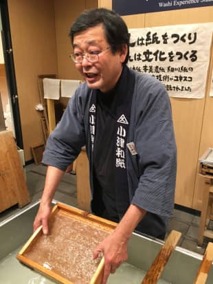 Kiyoshi Takagi demonstrates paper-making at Ozu Washi in Nihonbashi.