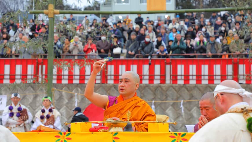 A Bhutanese monk takes part in a ritual | AGON SHU