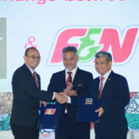 A ceremony between Halal Industry Development Corp. and F&N Beverages Manufacturing Sdn. Bhd., where the two signed a memorandum of agreement. | WHC