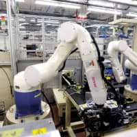 Robots in the Denso facility in Tennessee | DENSO