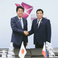 President Rodrigo Roa Duterte and Prime Minister Shinzo Abe discuss matters prior to their bilateral meeting on the sidelines of the 13th East Asia Summit in Singapore on November 15, 2018. | © PRESIDENTIAL PHOTO