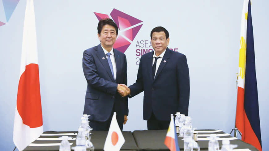 President Rodrigo Roa Duterte and Prime Minister Shinzo Abe discuss matters prior to their bilateral meeting on the sidelines of the 13th East Asia Summit in Singapore on November 15, 2018.