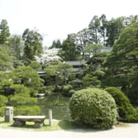 Chorakuen's 33,000-square-meter garden is frequently recognized in the U.S.-based Journal of Japanese Gardening.