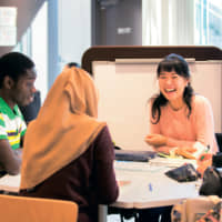 The Language Learning Commons is a space where students of different language and cultural backgrounds can gather. | SOPHIA UNIVERSITY