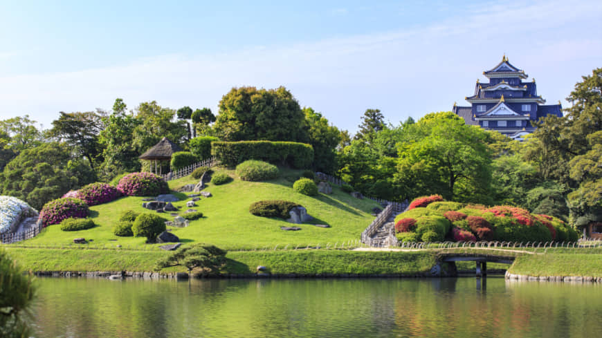 Okayama Korakuen Garden, with Okayama Castle in the background, is located in the prefecture's capital. | OKAYAMA PREFECTURAL TOURISM FEDERATION