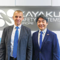 Radim Spisar, Senior Manager of the Administration Division and Shinji Ichikawa, President of Kayaku Safety Systems Europe a.s. (KSE) | © SMS