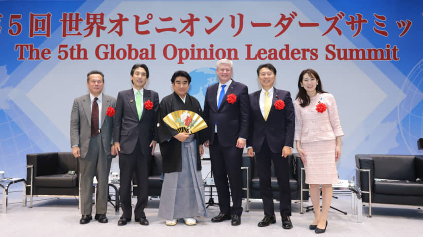 From left, Go Ito, director of research at the foreign policy think tank Japan Forum on International Relations; Lower House member Minoru Kiuchi; WSD Chairman Haruhisa Handa; former Canadian Prime Minister Stephen Harper; Lower House member Yoshinori Suematsu; and Upper House member Rui Matsukawa at this year's Global Opinion Leaders Summit. | WSD