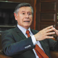 Universidad Central del Ecuador Rector Fernando Sempertegui