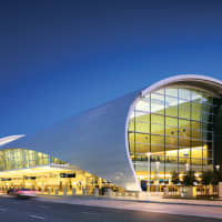 Norman Y. Mineta San Jose International Airport’s Terminal B offers a sleek and modern design with an abundant of amenities and close-in parking to Silicon Valley travelers. | © SJC INTERNATIONAL AIRPORT