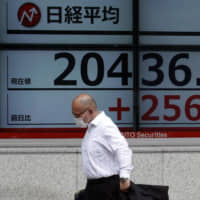 Mercury rises as Japan sees midsummer heat in May