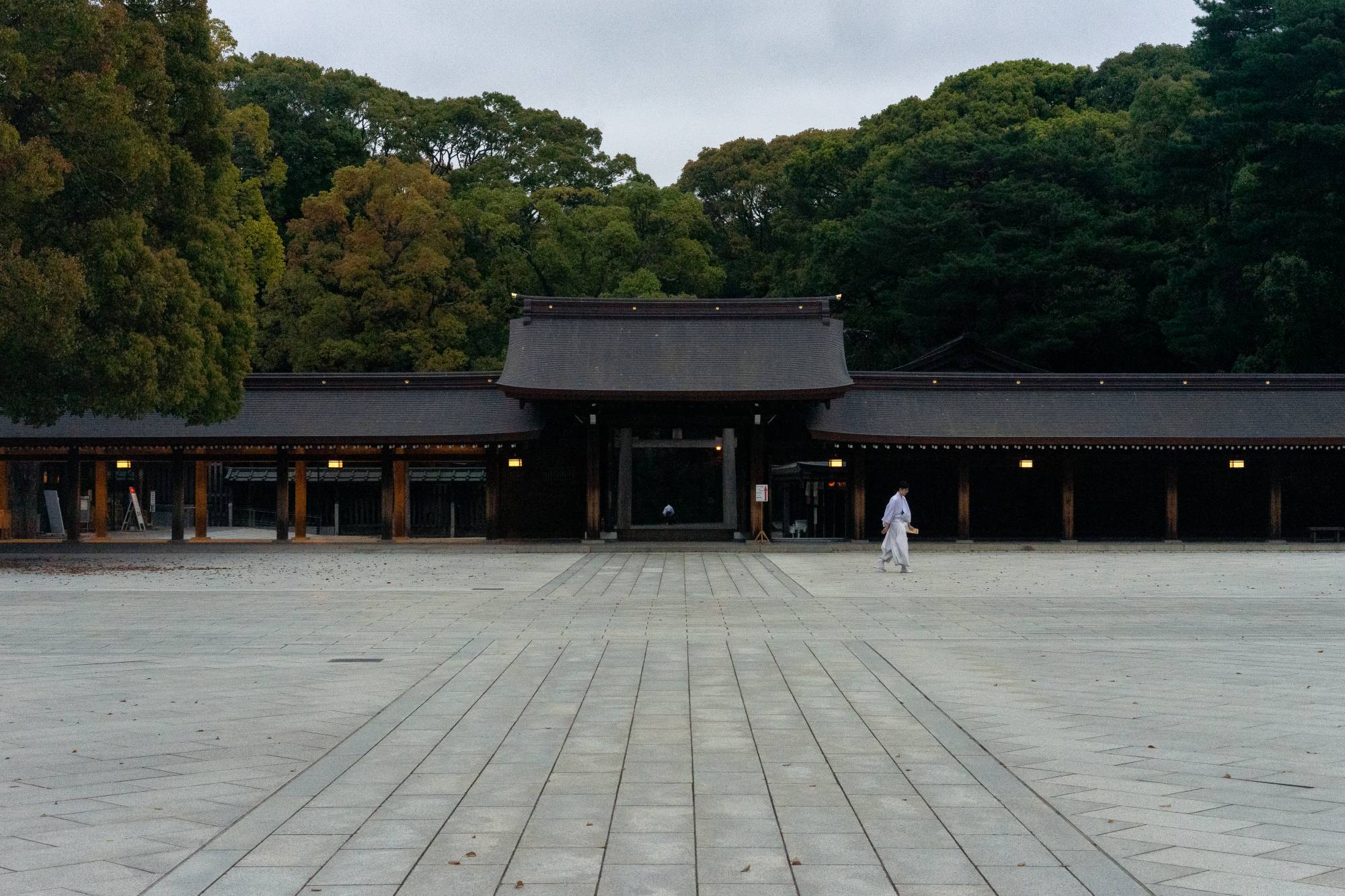 A lone monk walks through the central courtyard of Meiji Jingu, one of Tokyo’s largest shrines, dedicated to the spirits of the Meiji Emperor and Empress. Located not far from Harajuku, the shrine usually receives 3 million visitors a year. Throughout the state of emergency, it was largely deserted. | Oscar Boyd