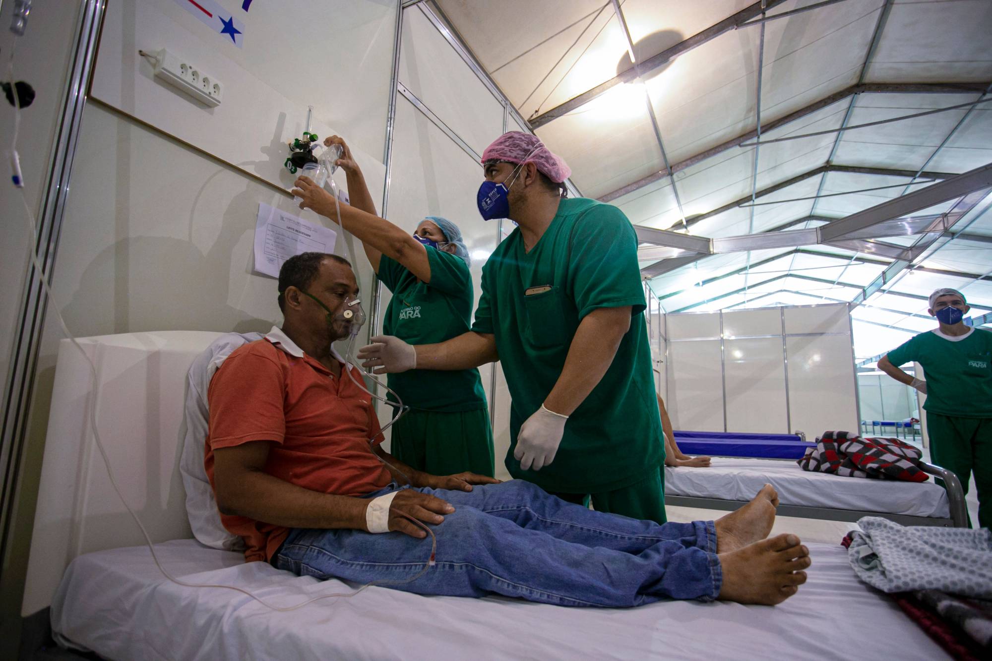 Fewer coronavirus deaths in ICUs suggests care is improving | The ...