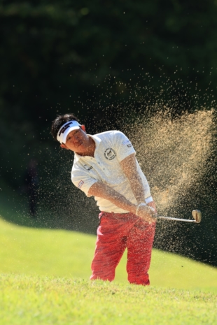 Kunihiro Kamii, who won the tournament at 21-under, hits out of a bunker.