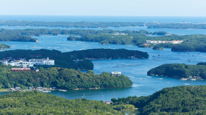 Ise Shima National Park in Ago Bay, Mie Prefecture, is home to
meandering coastlines dotted with islands. | JNTO