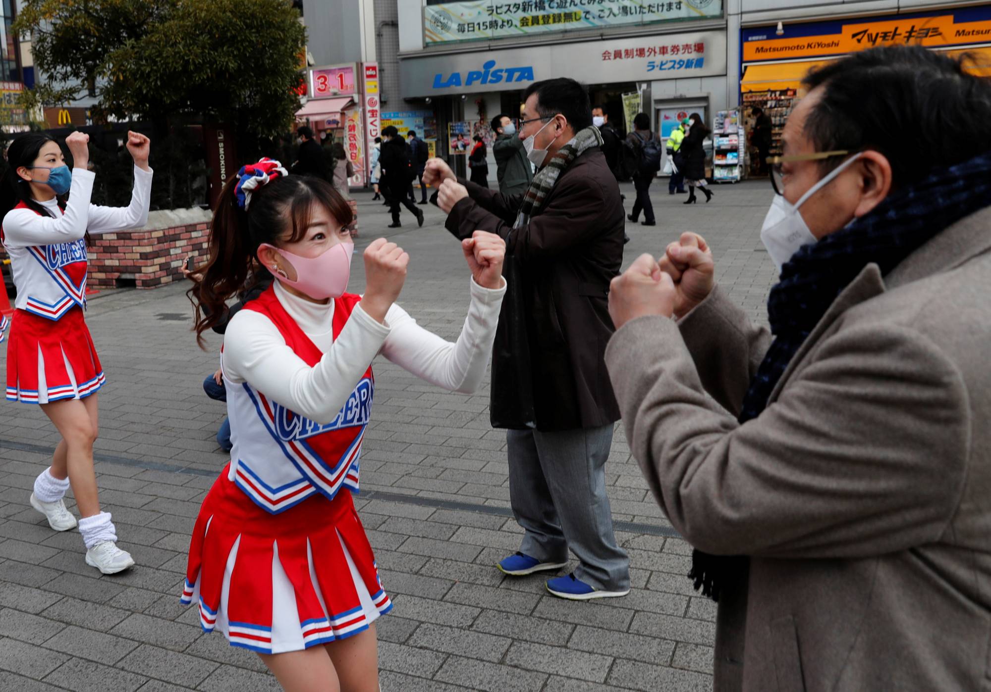 Cheerleaders Lift Tokyo S Spirits As Coronavirus Cases Surge The Japan Times