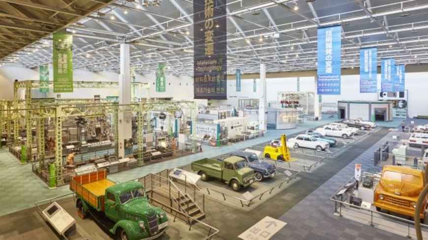 The museum’s automobile pavilion charts the company’s transformation from weaving to automobile specialist. | JNTO